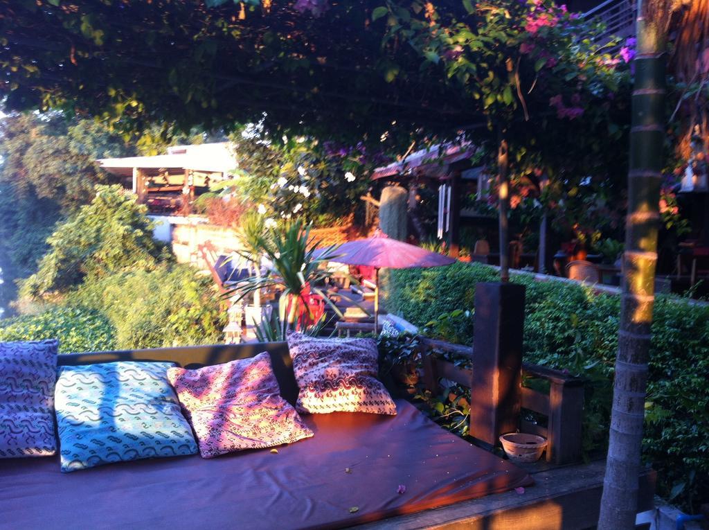 The Riverside Guest House Лампанг Екстериор снимка