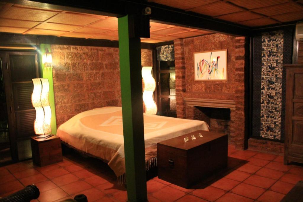 The Riverside Guest House Лампанг Екстериор снимка